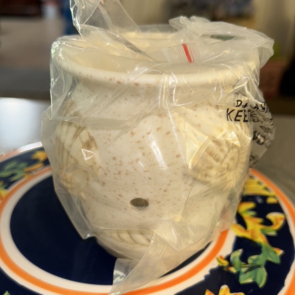 NWT Scentsy Seashells Wall Plug In Fragrance Wax Warmer Night Light w/ Bulb - Picture 3 of 7